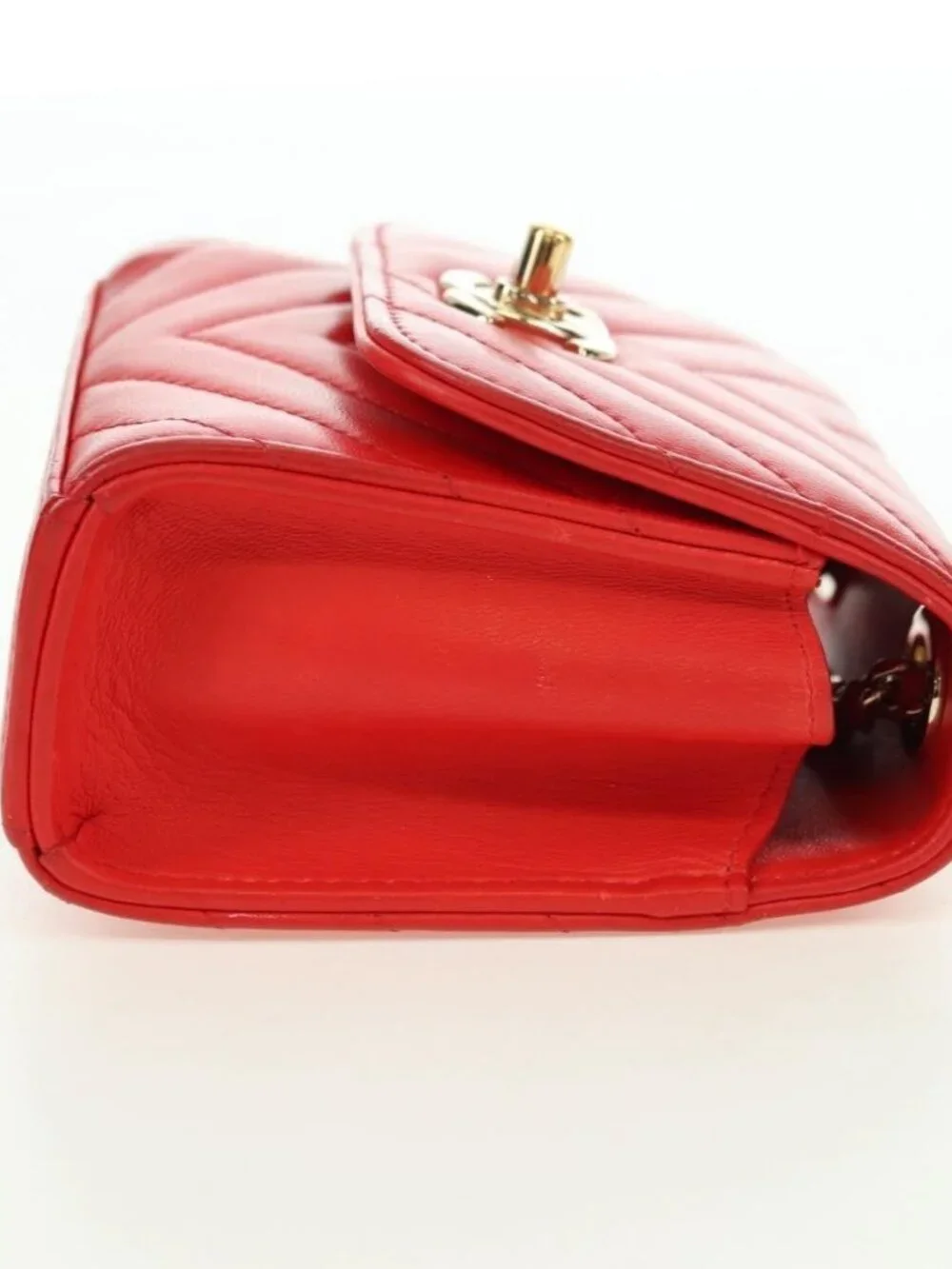 CHANEL V Stitch Shoulder Bag Lamb Skin Gold Red CC Auth bs35072M